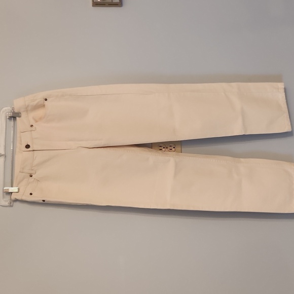 Liz Claiborne, 100 % cotton, medium weight denim jeans, size 6 - Picture 2 of 12